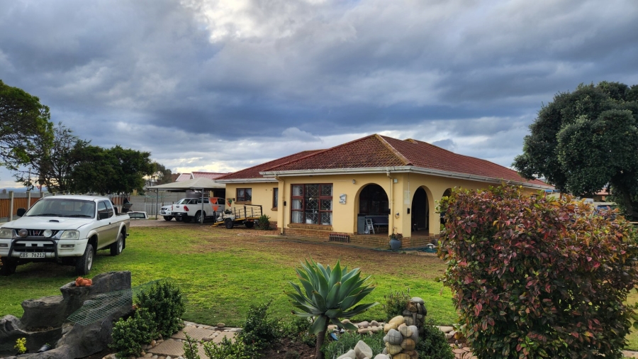 5 Bedroom Property for Sale in Hartenbos Central Western Cape